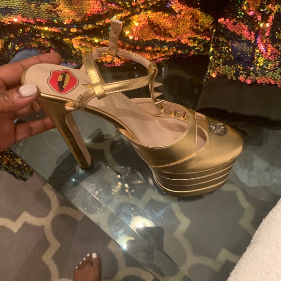 High Heels - Picture 4 of 7